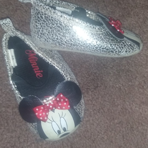 Minnie mouse slip on girls shoes - Picture 3 of 3